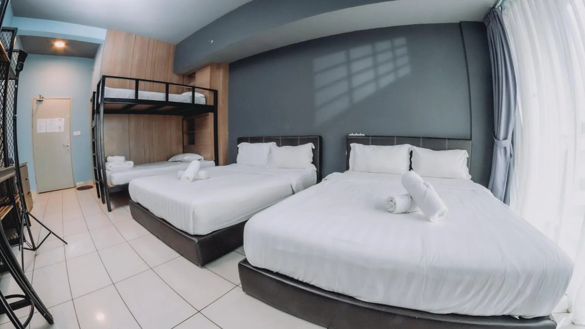 Aeropod Cactus Rail Suite With Balcony - Kota Kinabalu
